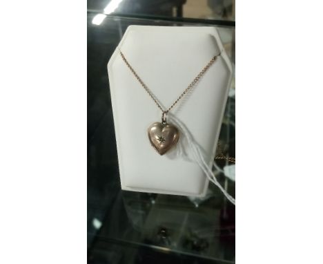9CT GOLD HEART LOCKET & 15CT GOLD CHAIN