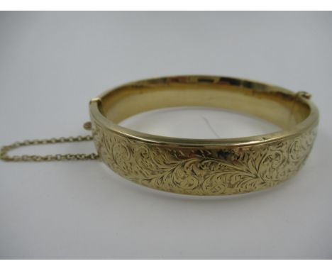 9ct Yellow gold floral engraved bangle, 18g 