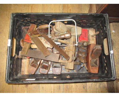 Quantity of various woodworking tools 