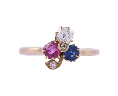 AN EARLY 20TH CENTURY RUBY, SAPPHIRE AND DIAMOND THREE LEAF CLOVER RINGThe clover composed of a cushion cut ruby and sapphire