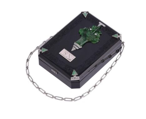 A FRENCH ART DECO ONYX, GOLD COLOURED AND JADEITE MOUNTED MINAUDIÈRE CIRCA 1930The onyx cover with engraved styled rose borde