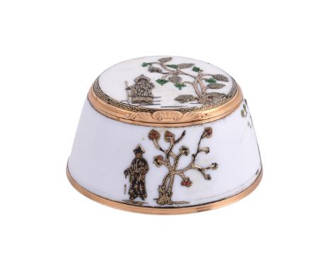 A CONTINENTAL GOLD MOUNTED AND WHITE PORCELAIN CIRCULAR BOX AND HINGED COVER19TH CENTURYWith gilt and enamel chinoiserie deco