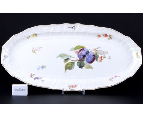 Meissen Obstmalerei Neubrandenstein große Fischplatte L 54 cm, 1860-1924, large fish platter,Porzellan, blaue Schwertermarke 