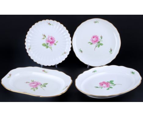 Meissen Rote Rose 2 große Schalen und 2 große Platten, bowls and platters,Porzellan, blaue Schwertermarke mit zwei Schleifstr
