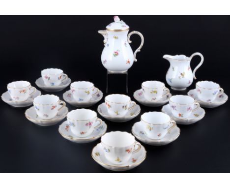 Meissen Streublümchen 11 Mokkatassen mit Kannen, 11 mocha coffee set,Porzellan, blaue Schwertermarke 1. Wahl, u.a. Knaufmarke