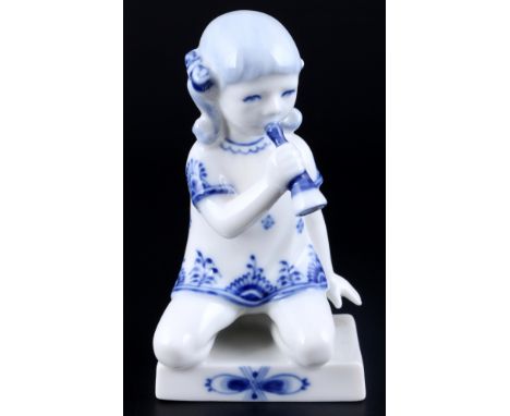 Royal Copenhagen Musselmalet Mädchen mit Horn 4796, girl with horn,Porzellan, Dänemark, mit grüner Firmenmarke und blauen Wel