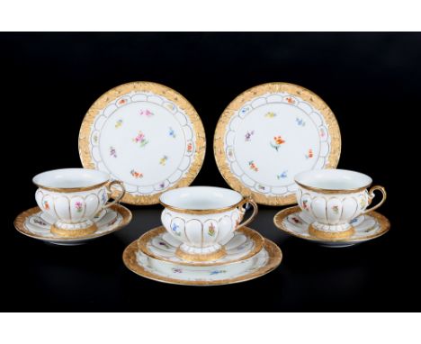 Meissen X-Form Streublümchen 3 Kaffeegedecke, coffee cups,Porzellan, blaue Schwertermarke mit zwei Schleifstrichen 2. Wahl, X