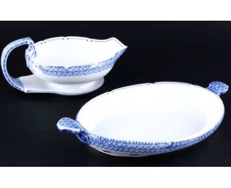 Meissen Blaue Rispe nach Riemerschmid Sauciere und kleine Henkelplatte, sauce boat and small handled platter,Porzellan, blaue