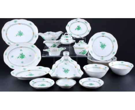 Herend AV Apponyi Vert großes Speiseservice, dinner service,22-teiliges Porzellan, Ungarn 20. Jahrhundert, blaue Bodenmarke, 