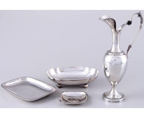 800-925 Silber 4-teiliges Konvolut, Kanne, Schale und 2 Platten, decorative silver lot,Silber, Deutschland / Italien, gestemp