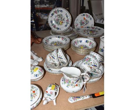 A COLLECTION OF AYNSLEY 'PEMBROKE' PATTERN DINNERWARE, comprising five dinner plates, six side plates, cake stand, cake plate