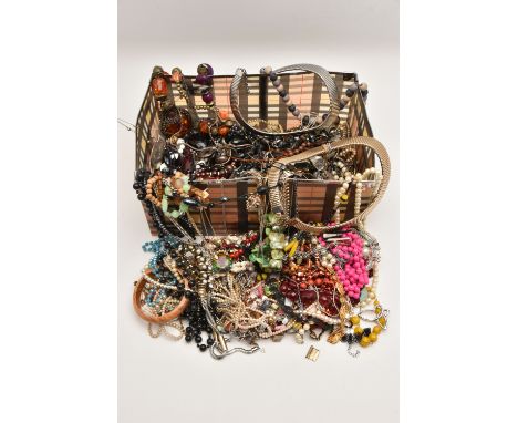 A SMALL BOX OF ASSORTED COSTUME JEWELLERY, to include beaded necklaces, bangles, scarf clips etc