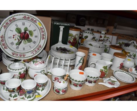 A LARGE COLLECTION OF PORTMEIRION 'POMONA' DINNER AND TEAWARES to include a lidded tureen, a teapot, a cafetiere, a cheese wi