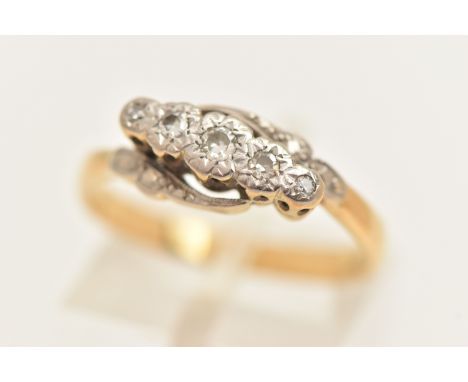 A YELLOW METAL FIVE STONE DIAMOND RING, set with a central round brilliant cut and four single cut diamonds, each in a white 