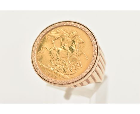 A 9CT GOLD, FULL GOLD SOVEREIGN COIN RING, a George V full sovereign coin, dated 1913, claw set within a diamond cut pattern 