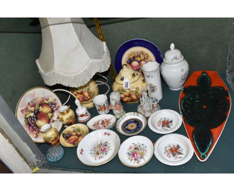 A COLLECTION OF CERAMICS, ETC, to include six pieces of Aynsley Orchard Gold: a table lamp (extensive cracks, untested), a co