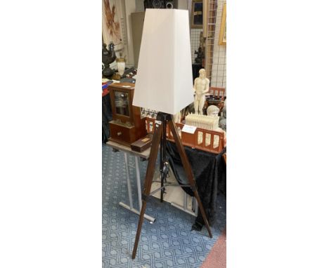 TRIPOD STANDARD LAMP - 170 CMS (H) INCLUDING SHADE
