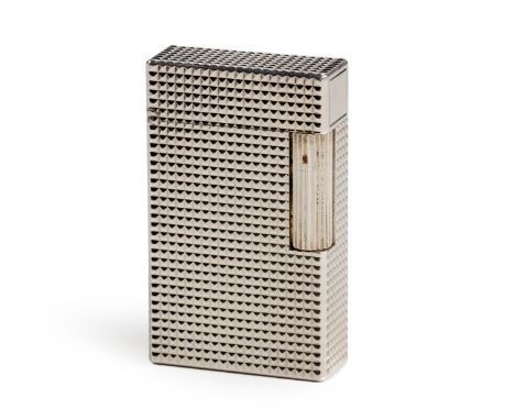 Engine-turned body, marked S T DUPONT, Paris, Made in France5,8cm high