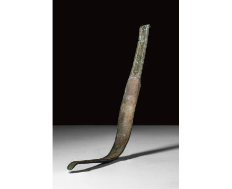 Ca. 100 BC - AD 100 .
A beautiful and elegant hammered bronze strigil formed from a single narrow sheet with a wide, concave 