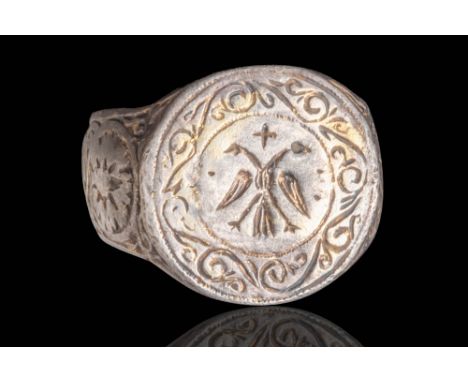 Ca. AD 1300 - 1500.
A silver gilt ring seal with a flat section hoop embellished with a vegetal motif, enlarged on the should