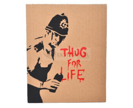 BANKSY - Dismaland, 2015Thug For LifeHand sprayed stencil graffiti on cardboard Ed. 81/100Reverse in marker: smiley face - En