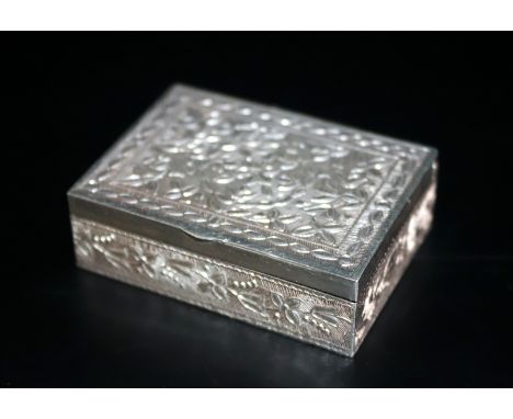 Silver Hinged Snuff/Trinket Box With Floral And Foliage Decoration, Unmarked, 57 x 42 x 18 mm, Weight 57.4g
