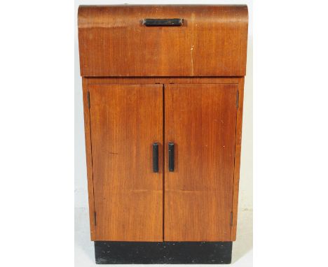 An early 20th Century 1940's Art Deco walnut cased vinyl record music player. A free standing unit with lift up lid with doub