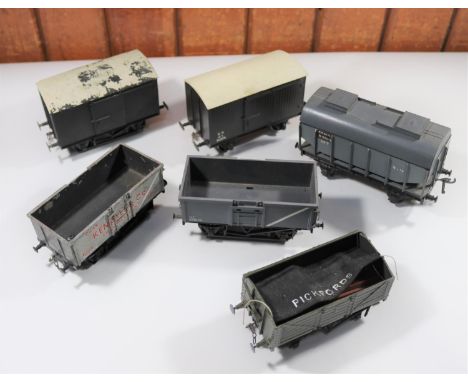 6x O gauge coarse scale freight wagons. 2x Tri-ang plastic wagons; a box van and an open wagon. A Lima plastic private owner'