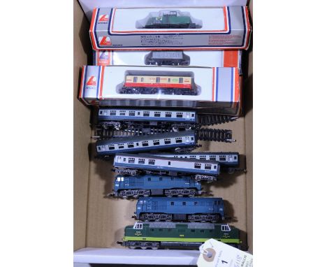 11x N gauge railway items. Including 3x BR diesel locomotives; a Class 55 Co-Co Deltic loco, Meld D9003, in 2-tone green live