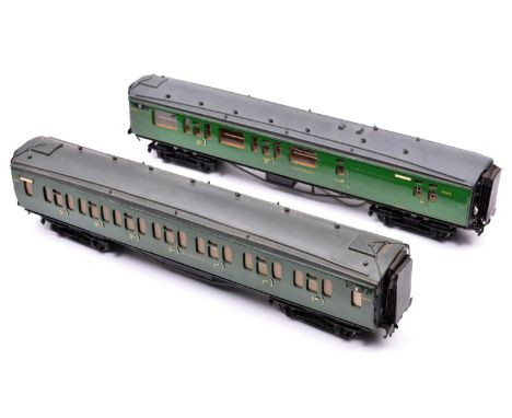 2x O gauge coarse scale Southern Railway corridor coaches. Kit-built bogie coaches on wooden chassises. A First/Third composi