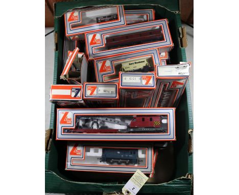 20x OO gauge railway items by Lima. Including 2x locomotives; a BR Class 55xx Prairie Tank 2-6-2T loco, 5574, in lined black.