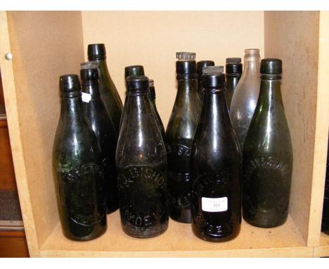 Thirteen vintage Isle of Wight glass bottles including Sweetman of Ryde