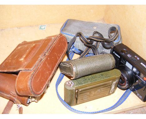 A vintage Ensign Commando Camera, together with other cameras 