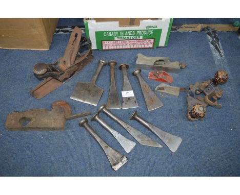 Vintage Woodworking Tools Including Record Planes 