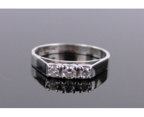 A 9ct white gold 3 stone diamond ring,size K