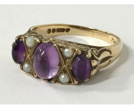 A 9 carat gold amethyst and pearl ring (size L 1/2).
(R2)