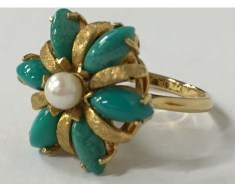 A 9 carat gold turquoise and pearl set ring (size M).