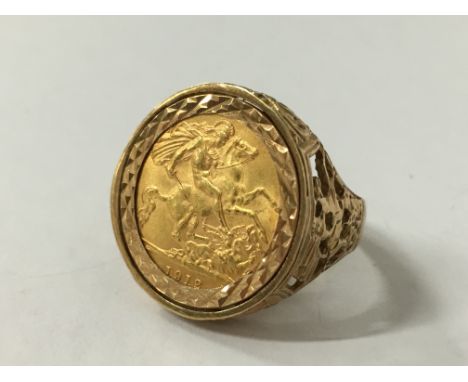 A half Sovereign ring set in a 9 carat gold mount.
(R4)