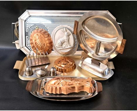 SELECTION OF VINTAGE SERVING DISHES AND OTHER KITCHENALIAincluding four jelly moulds (pineapple, fish, apple and rabbit), a s