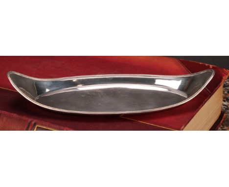 A George III silver boat shaped snuffer tray, beaded border, 24cm wide, William Abdy II, London 1791, 128g 