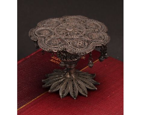 A Continental silver filigree novelty miniature table, possibly Maltese, 7cm diam, 19th century 