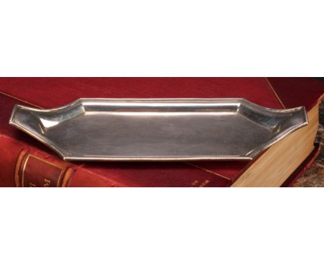 A George III silver snuffer tray, rope-twist border, 23.5cm wide, London 1799, 128g 