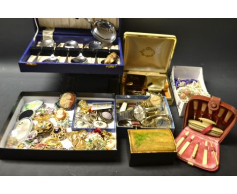 Costume Jewellery and Watches - gent's and lady's wristwatches, Sekonda, Medana, Smiths Empire; beads; brooches; gent's tie c