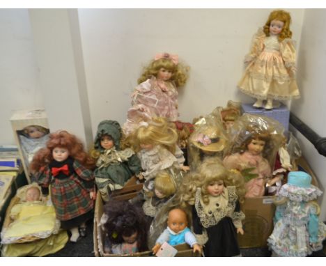 A Leonardo porcelain doll; a large collection of other similar ceramic dolls qty