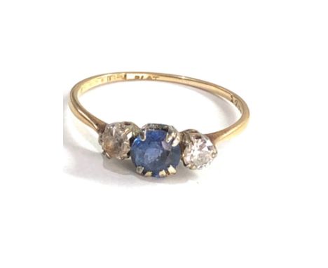 18ct gold &amp; platinum sapphire &amp; diamond ring (1.7g) left side stone is not a diamond has been replaced 