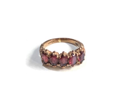 9ct gold ornate garnet 5 stone ring (4g) 