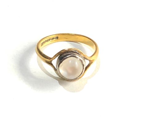 22ct gold antique moonstone  ring (2.2g) 