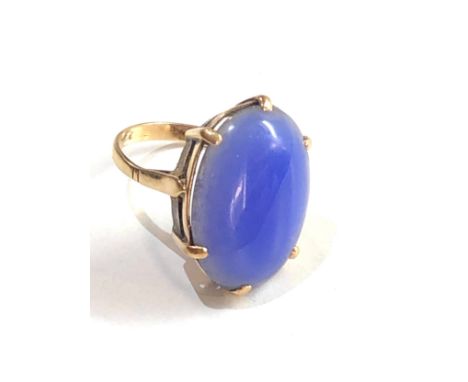 9ct gold  dress ring set with a large oval chalcedony cabochon 7.3g 