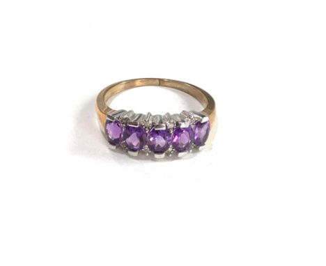 9ct Gold diamond &amp; amethyst five stone ring (3g) 