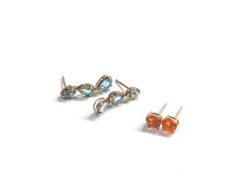 2 x 9ct gold earrings inc. fire opal, (2.3g) 